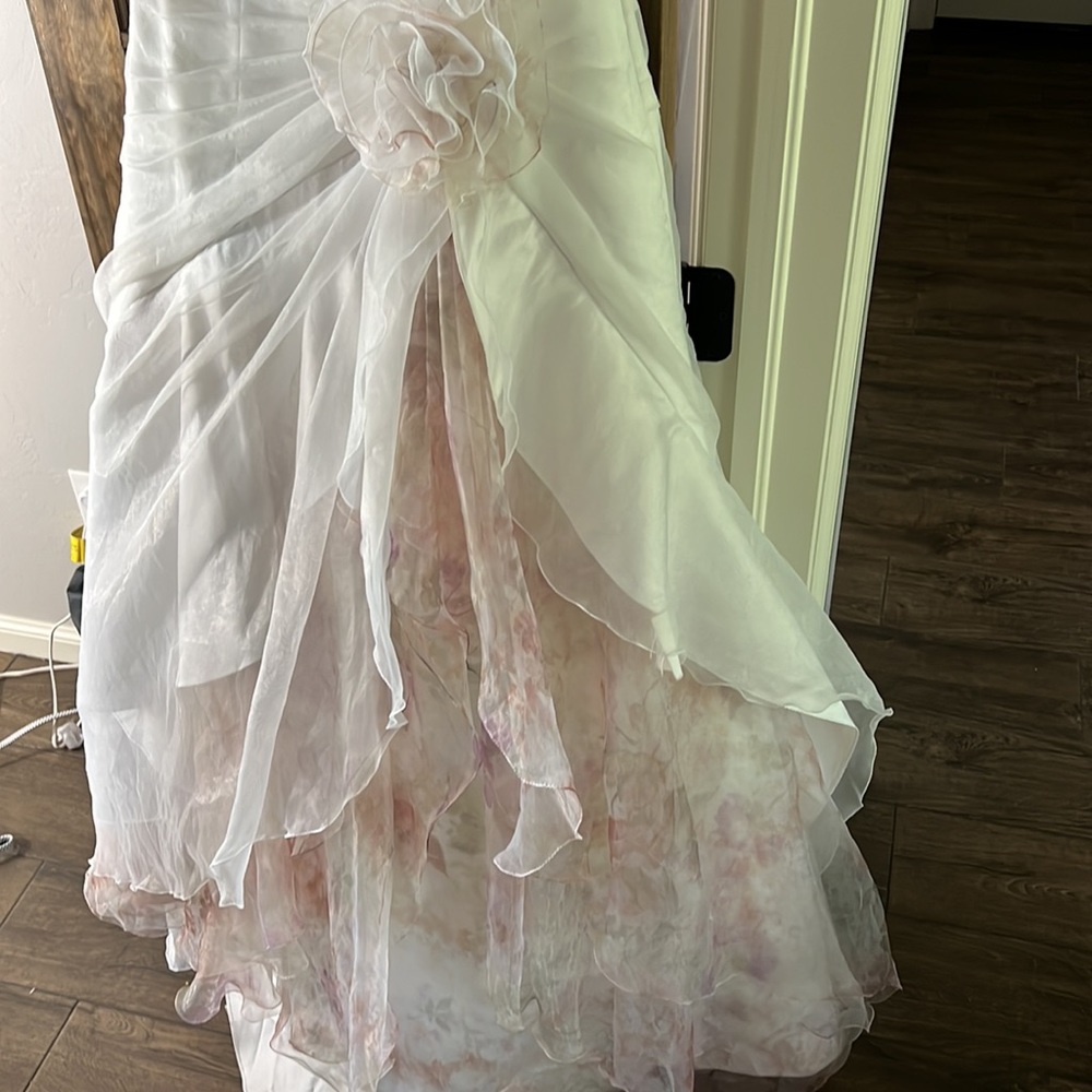 David’s Bridal Wedding Dress - Women’s 4 - Picture 4 of 14